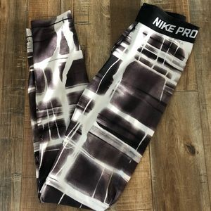 NIKE PRO DRI-FIT black/white leggings size XS